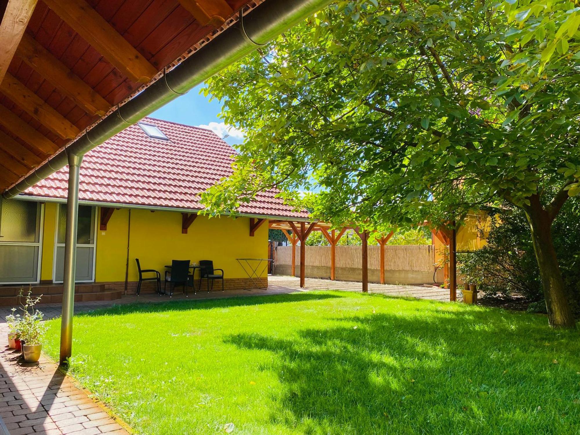 Borostyan Apartmanhaz Mórahalom Exteriör bild