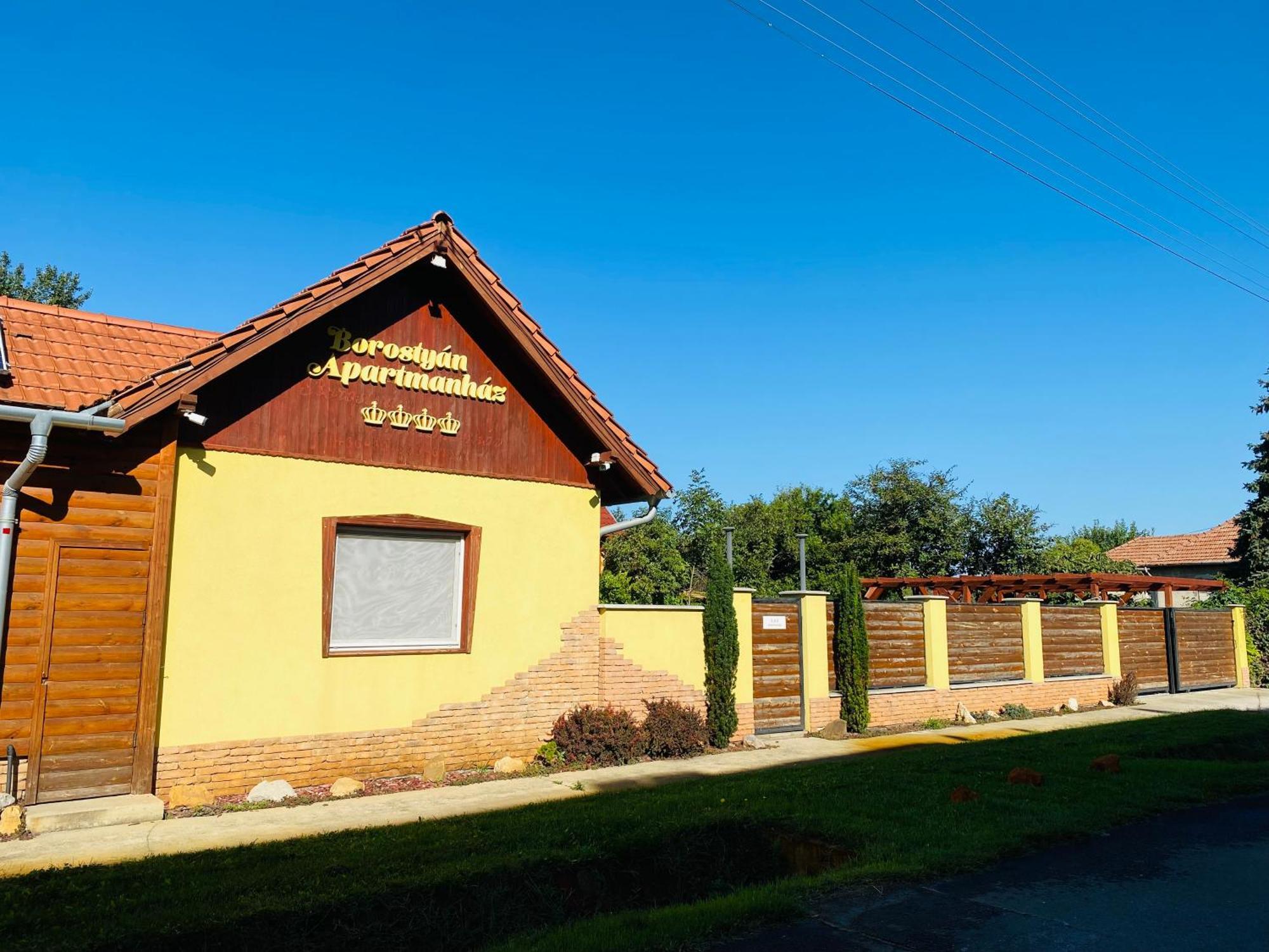 Borostyan Apartmanhaz Mórahalom Exteriör bild